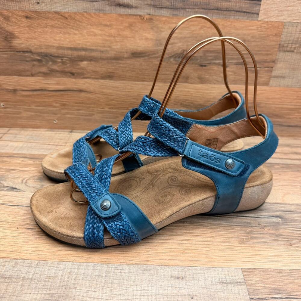 Taos Universe womens size 11-11.5 42Eu blue leather strappy sandals